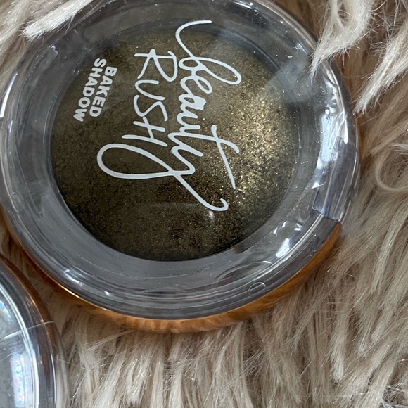 🎉Host Pick🎉VS Beauty Rush Eye Shadows - Picture 2 of 2